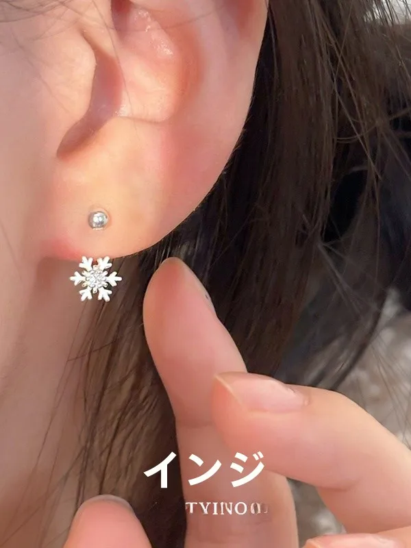 10000円 ピアスで失敗しない選び方は？雪の結晶デザインが上品に仕上げる秘密