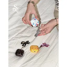 フラワープリントデザインのエアポッズプロ用ハードケース【ヴィンテージスタイル・全面保護】（セットアップ対応）