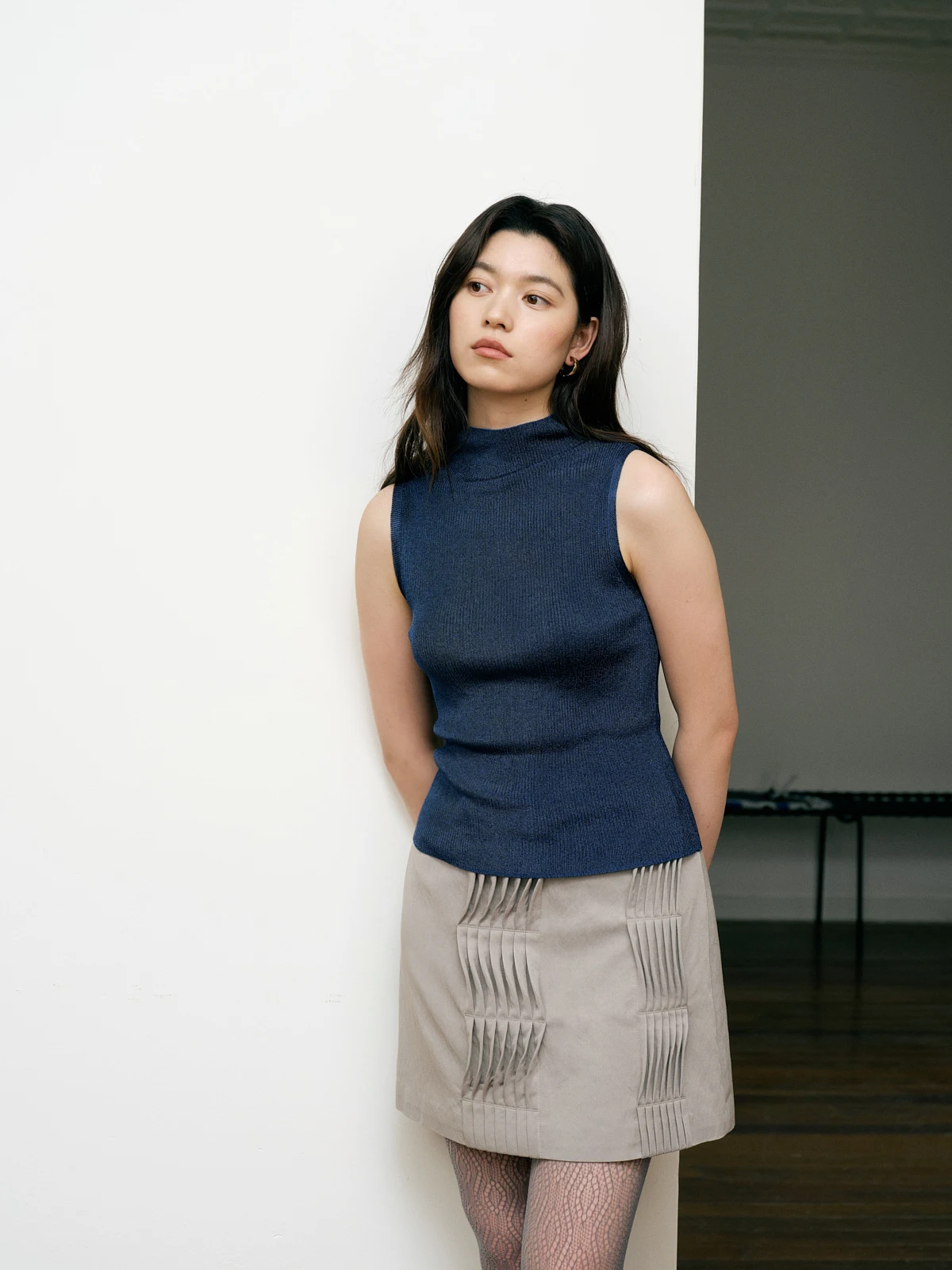 20代の女性が今、通勤で選ぶべき「波形デザインのスカート」は？
