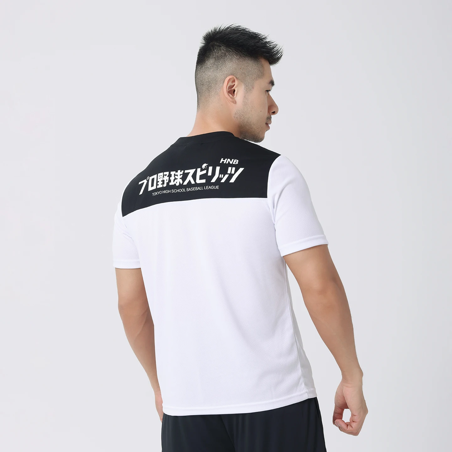 スポーツトレーナーとは何か：男性用速乾Tシャツの機能と実用性を解説