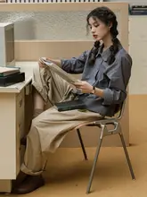 カーキ色の工装カジュアルパンツ【女性用・ワイドレッグ・春向け】