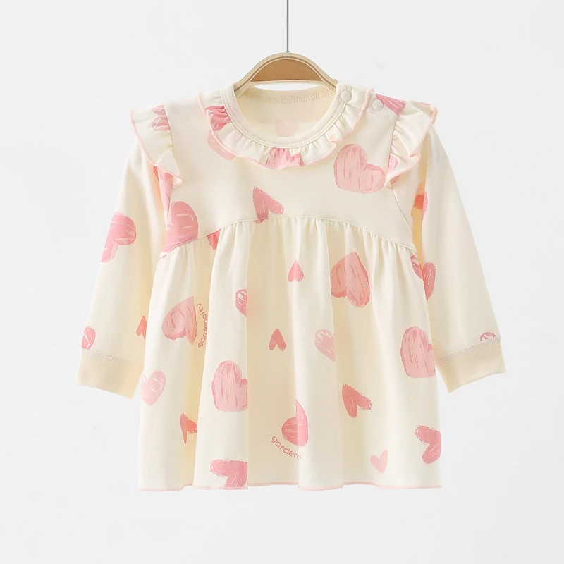 4ヶ月の赤ちゃんに着せるべ  き春の洋服は？かわいいデザインと通気性のバランスが大切