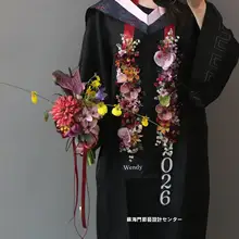 卒業シーズンにぴったり！肩ひも付きのフェイクフラワー【ビジネス・祝賀行事用・ディスプレイ装飾】