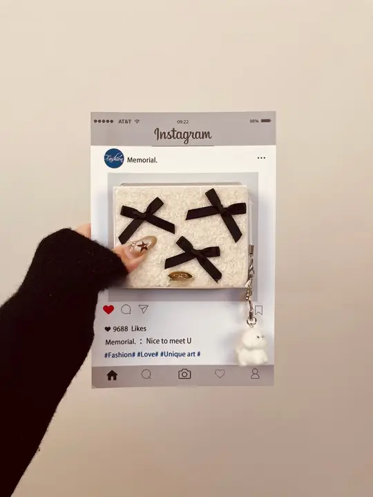 白色毛绒立体リボン付きスマートフォンケース【スタイリッシュ・秋冬用・チャーム付き】