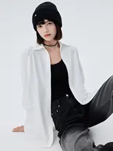 前短後長デザインのポロ襟長袖シャツ【秋季・ホワイト・ゆったりフィット】