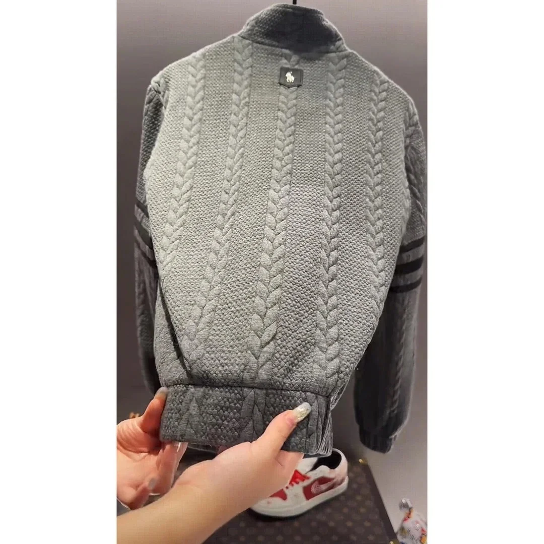 立襟  刺繍入りジッパー開きカーディガン：スリムフィットで通勤コーデに最適な輕奢風メンズカーデ