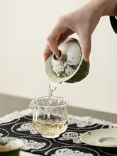 手描きの蓮の花びらデザインの蓋付き茶碗【陶器製・家庭用・功夫茶具】