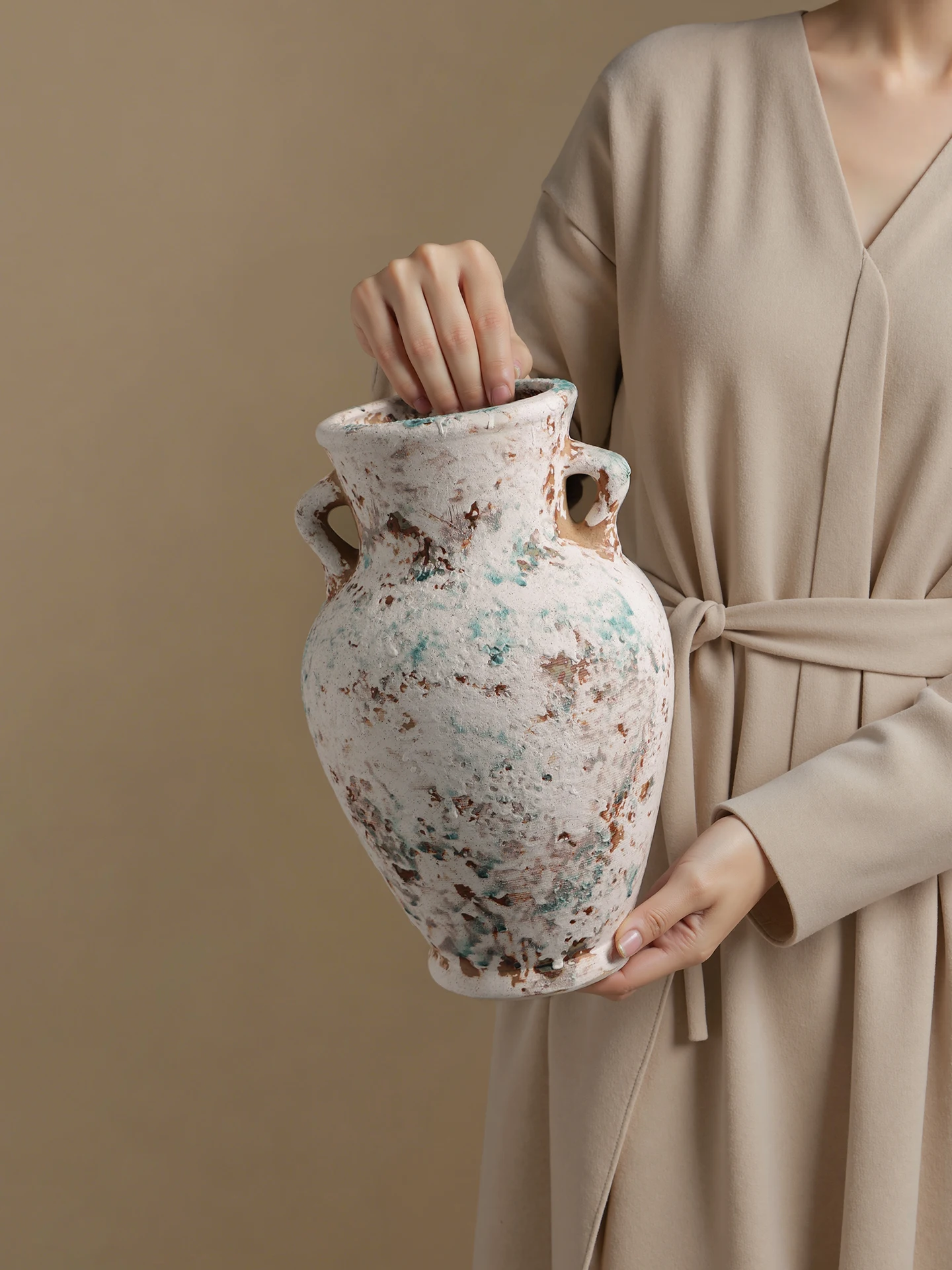 景德镇製 アートデザイン フラワーベース【侘寂風・陶器製・インテリア用】とは？