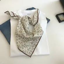 春季用コットン製小さなスカーフ【首元のアクセント・クラシックなデザイン・ヘアバンドにも】
