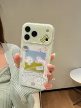 かわいい猫と犬デザインのスマホケース用ステッカー【草地風景・多層デザイン・iPhone対応】