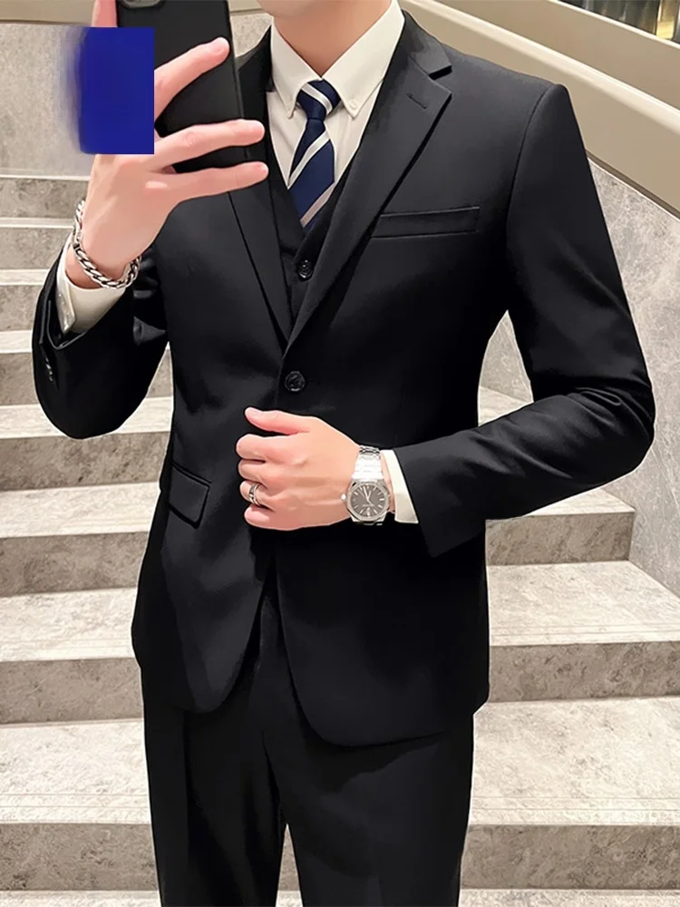 10月のビジネスカジュアルで失敗しない服装は？スーツの男性が選ぶベストアイテムとは？