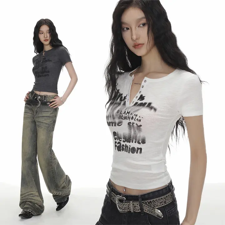 美式デザインのグラフィックTシャツ【ショートスリーブ・女性用・スリムフィット】