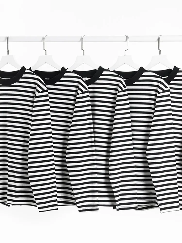 ネイビー ボーダーとは？黒白ストライプのアメリカンスタイルクルーネックTシャツの実際の特徴と使用シーン