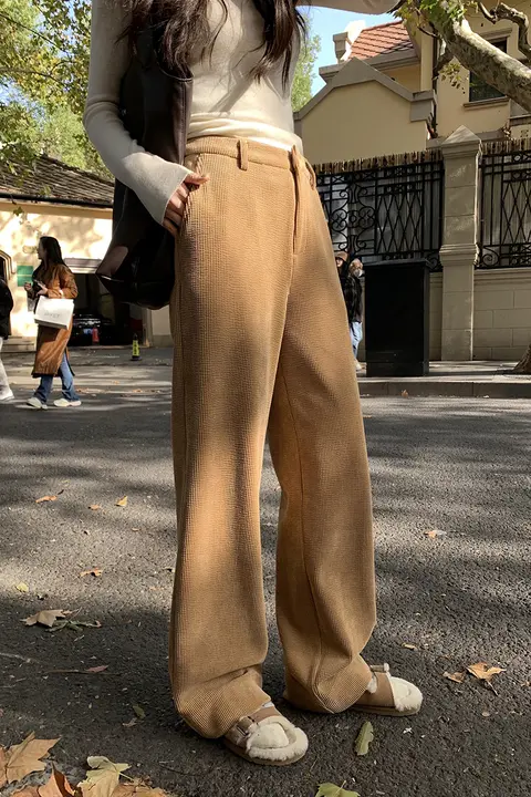 厚手コーデュロイ製 レディースワイドパンツ【冬用・ホワイト・ストレートデザイン】