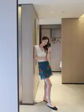 透け感のある花柄プリントのひざ上スカート【レトロデザイン・美しいシルエット】