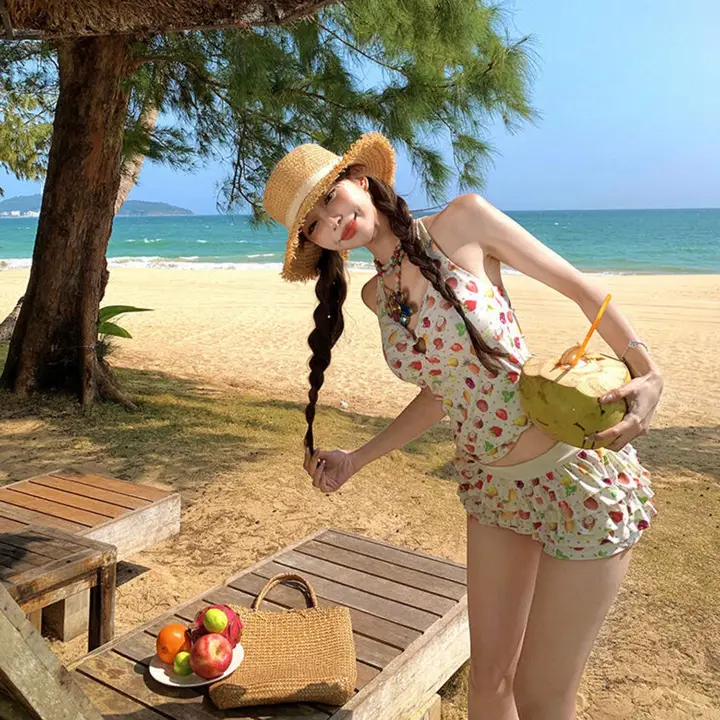 可愛いフルーツプリントのビキニ水着【ハーネス付き・ブラトップ・ショートパンツ】（セットアップ対応）