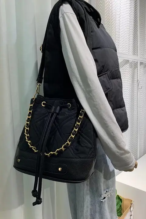 大容量 高品質ダイヤモンドキルティングトートバッグ【ナイロン・スピーチコットン・ショルダーバッグ・チェーン付き】