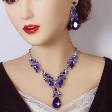 豪華なアクリルストーンネックレス＆イヤリング【結婚式用・大ぶりデザイン・女性用】（セットアップ対応）