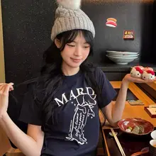 カジュアルな犬のプリント柄コットンTシャツ【ゆったりフィット・ラウンドネック・女性用】