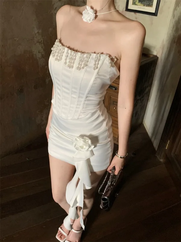 お祭りデートで失敗しない服装は？ビーズ刺繍のブラウスとタイトスカートのセットが解決する理由