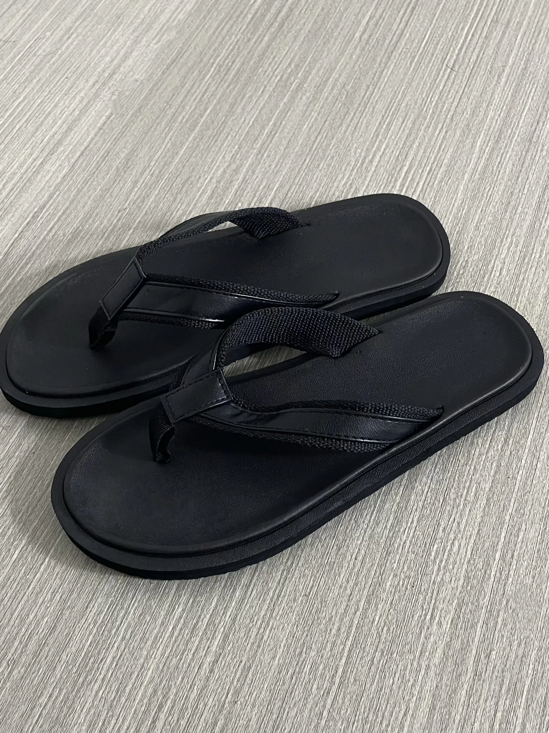 スラックス サンダル メンズ どう選ぶ？シンプルで実用的な夏の1本が今、注目されている