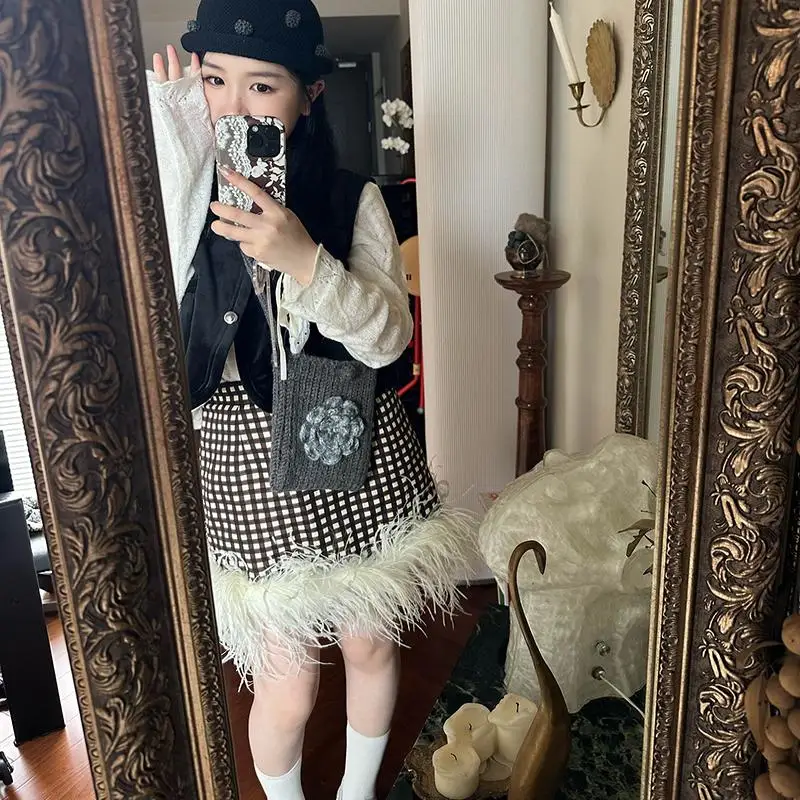 可愛い個性的なボンボンデザインのニット小型ハット：多色展開で春のファッションを彩る