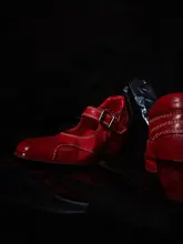 洗い加工の馬革を使用したレトロデザインのマリージェンシューズ【フラット・オープントゥ・スクエアトゥ】