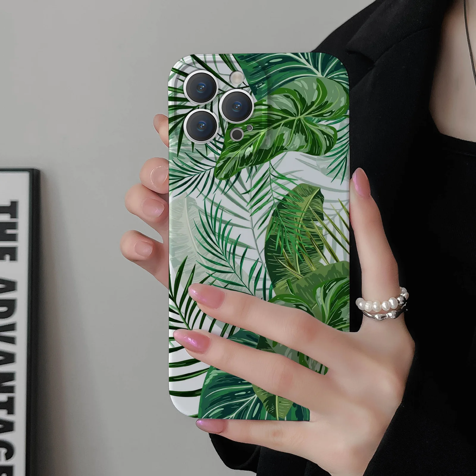 グリーンリーフデザインのスマホケース：日韓潮流スタイルの浮世絵風デザインと耐衝撃性を徹底解説