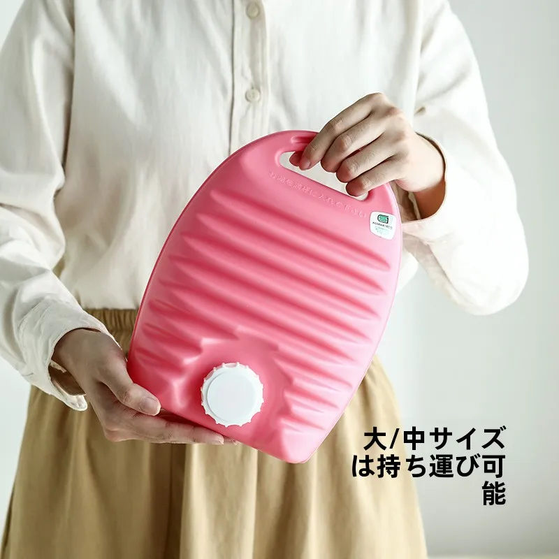 こたつに代わる暖房アイテムは？お湯を注いで使える湯たんぽが今、家庭で注目されている理由