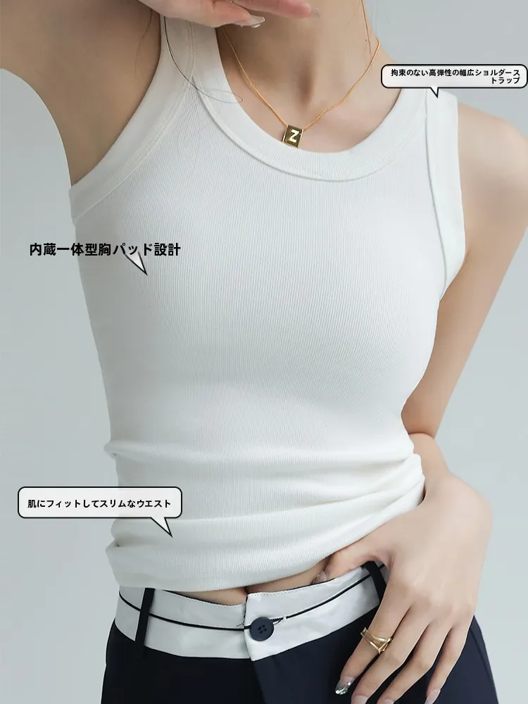 白色キャミソール：透けにくい素材と高弾力で肌触りの良いインナー