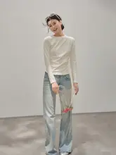 白色ラウンドネック長袖Tシャツ【タイトフィット・ウエストマーク】