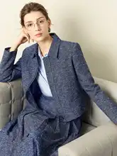 高級感あるショートジャケットとミディスカートの秋コーデ【ブルー・ファッションアイテム・セットアップ対応】