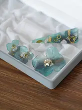 mira植物園 青緑のグラデーション花真花素材のヘアクリップ【特別なギフト】