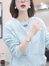 春秋用 レディース ライトブルーラウンドネックビーズ付き長袖ニット【フィット】