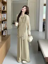 カーキ色の高級感あるオフィス通勤スタイル【デザイン性の高いジャケットとワイドパンツ・夏用】（セットアップ対応）