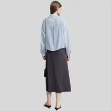エレガントなドレスとシャツのコーディネート【女性用・キャミソールスカート・華やかな印象】（セットアップ対応）