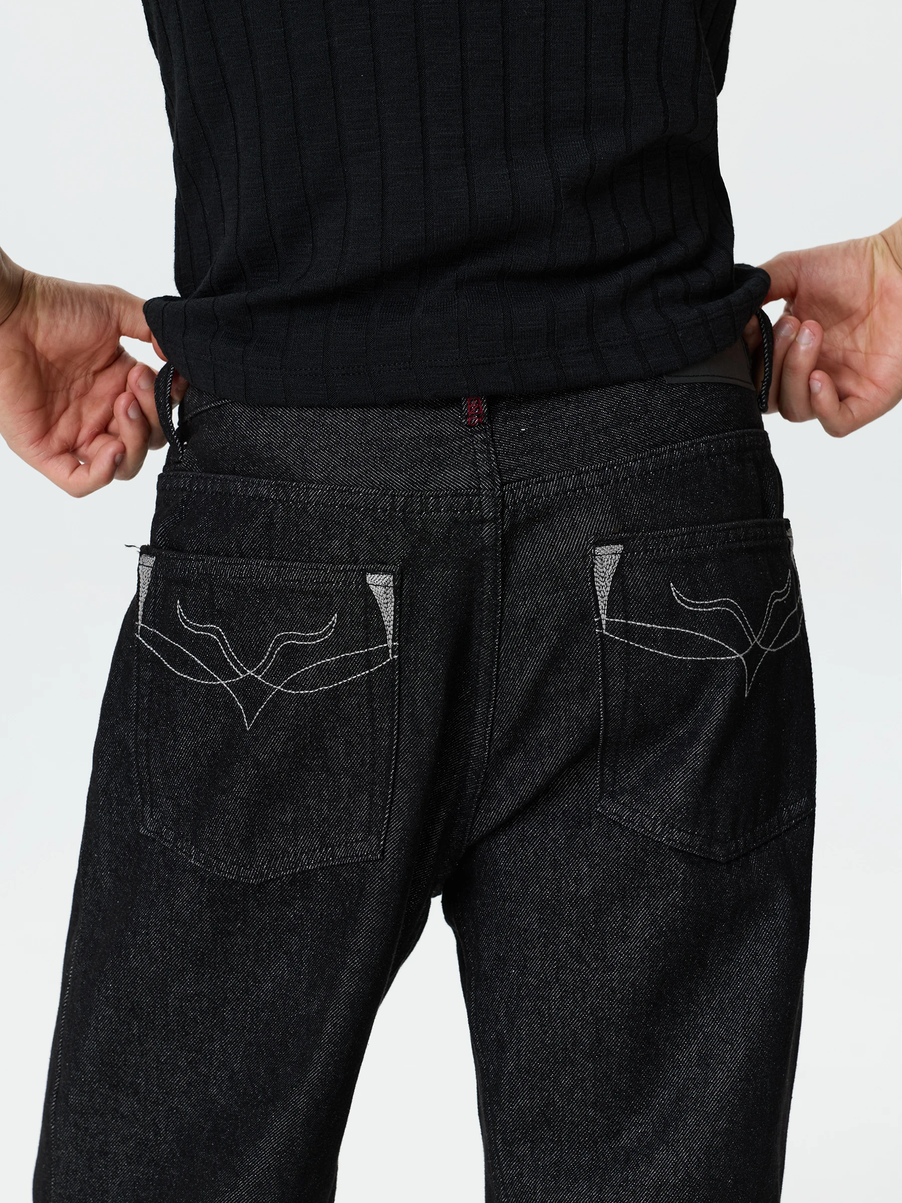 レトロデザインのハイエンド牛革仕立てフレアデニムパンツ：ブラウンネイビーの落ち着きと実用性を実証