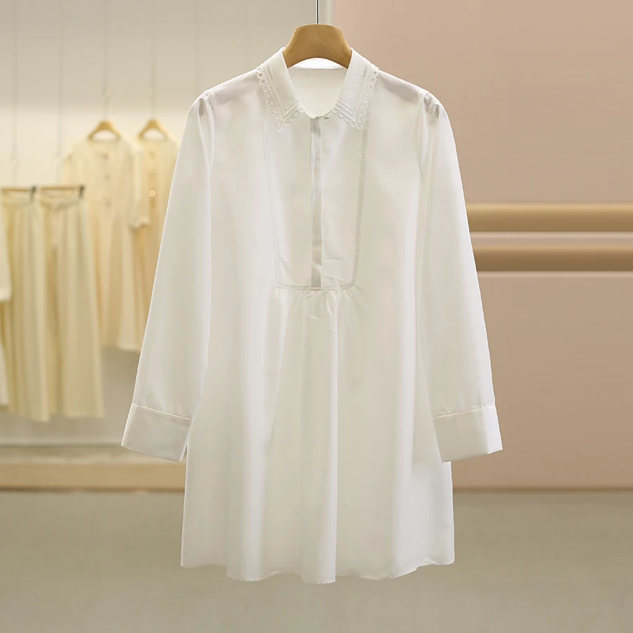 花柄シャツワンピースの着こなし術：シンプルな無地デザインで通勤とレジャーを両立