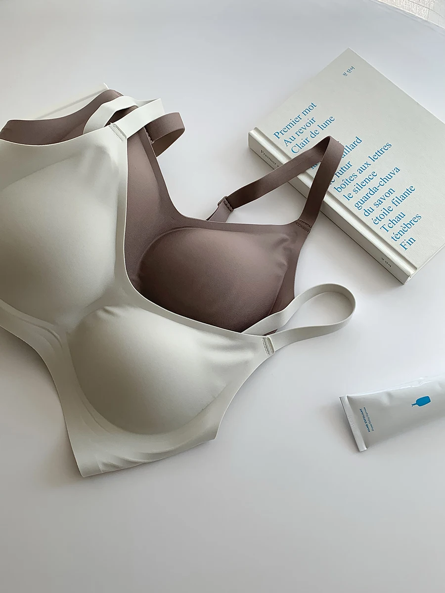ノンワイヤー育乳ブラ：Fangtang Studioのシンプルで快適な3/4罩杯モデル