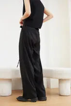 スタイリッシュなストレートパンツ【抽褶デザイン・ロング丈・すっきりシルエット】（セットアップ対応）