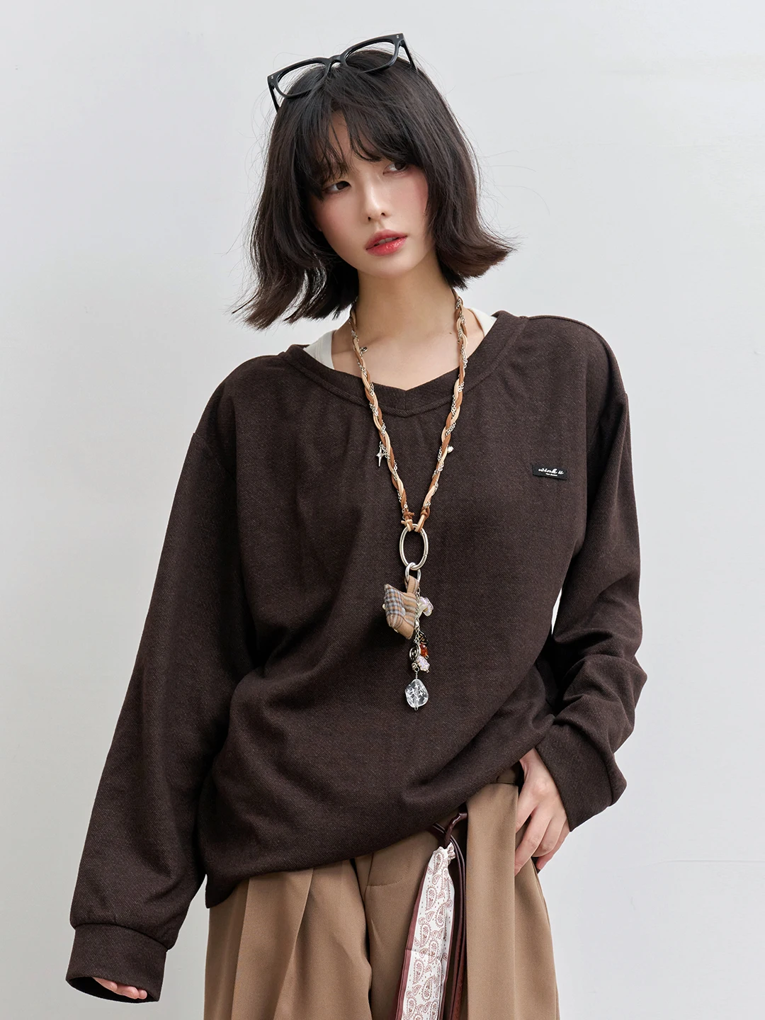 両面着用のVネックカーディガンTシャツで、日常のスタイルをどう変える？