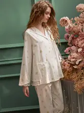 小花柄の長袖パジャマ【春秋用・シンプルデザイン・コットン素材】（セットアップ対応）