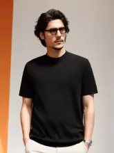 シンプルなデザインの半袖Tシャツ【メンズ・ラウンドネック・夏用】