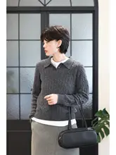 極上の柔らかさ 羊毛混ポロネックニットセーター【グレー・麻花編み・重ね着対応】