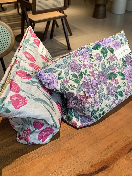 おしゃれなチューリップデザインの化粧ポーチ【携帯用・旅行用・収納バッグ】