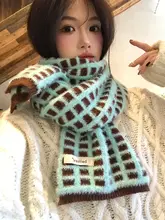 ブルーとコーヒー色のチェック柄フワフワニットスカーフ【秋冬用・保温・学生向け・首元暖か】