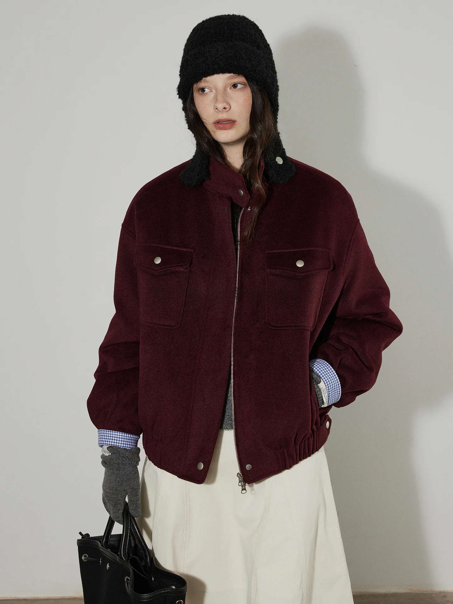 10月中ばから12月にかけて着る服の選び方で迷うなら、この1本が救う！