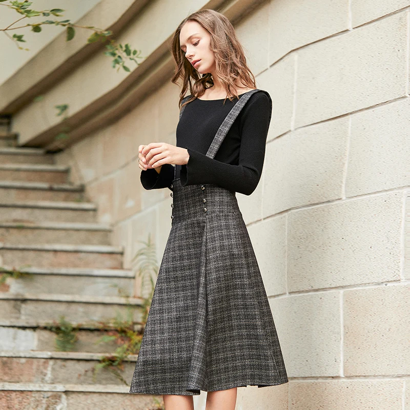 10月中ばに着る服装は？11月後半に着る服装は？ チェック柄サロペットスカートとニットトップスが解決する季節感の悩み