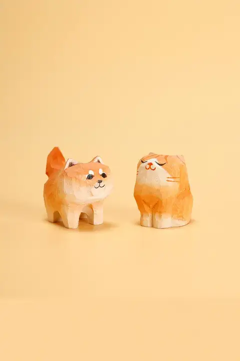 手作り木彫りのオレンジ猫と柴犬の置物【可愛いデスクトップ装飾・誕生日・クリスマスプレゼント】