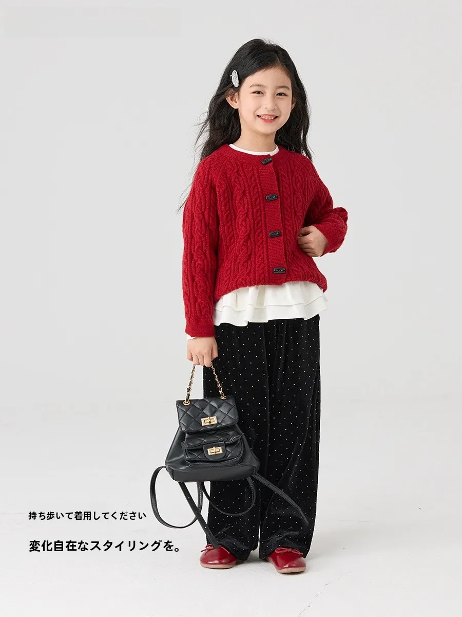 赤い服を着るとき、どんなシーンで着るべき？そしてどう着こなすのがオシャレなのか？